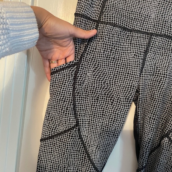 Lululemon Black/White Mesh Leggings - Picture 5 of 6
